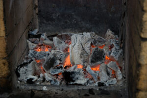 How-to-Properly-Dispose-of-Wood-Stove-Ashes